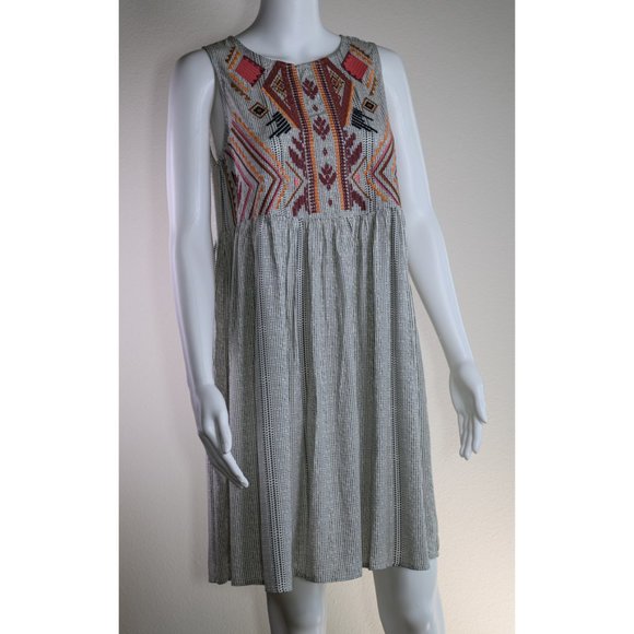 Grace & Lace: Aztec Embroidered Dress - Picture 7 of 12